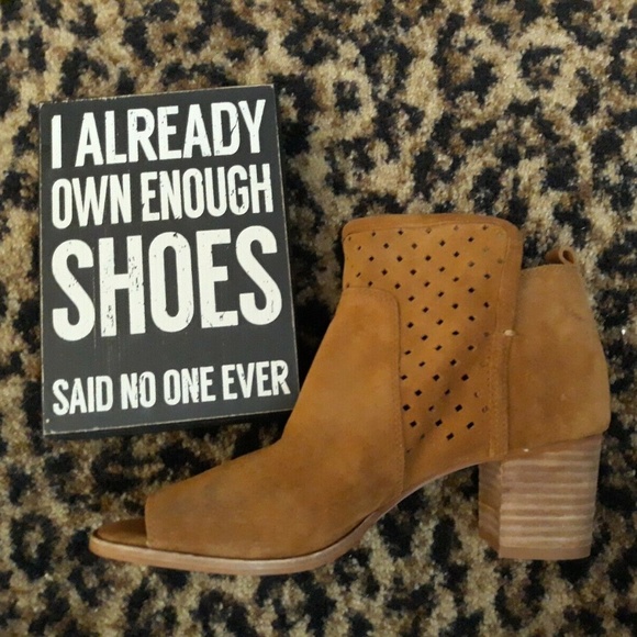 Gianni Bini Peep Toe Cognac Booties Boots Brown New 6 open toe Suede Leather - Picture 1 of 8